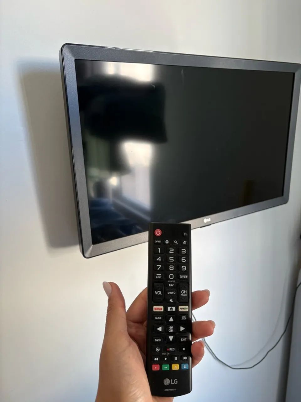 TV LG de 32 polegadas, Smart TV e com controle remoto,