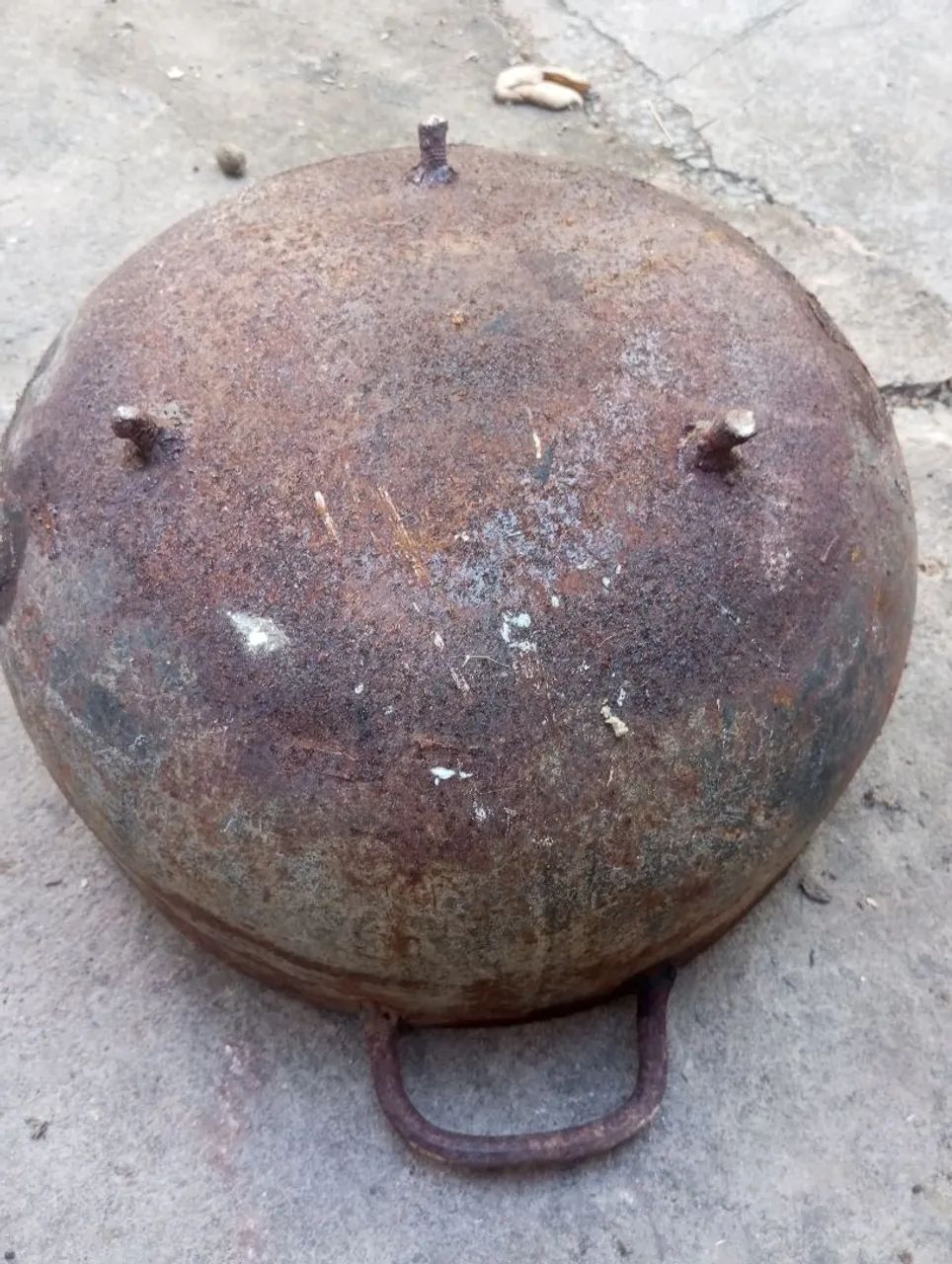 Caldeirão antigo de ferro fundido - Foto 2