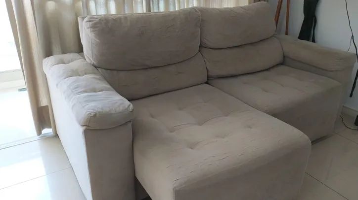 Sofá retrátil e reclinável confortável.