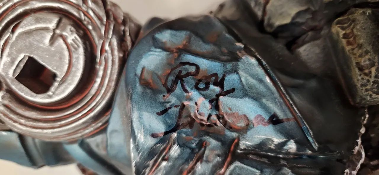 Logan Iron Studios autografado  - Foto 4