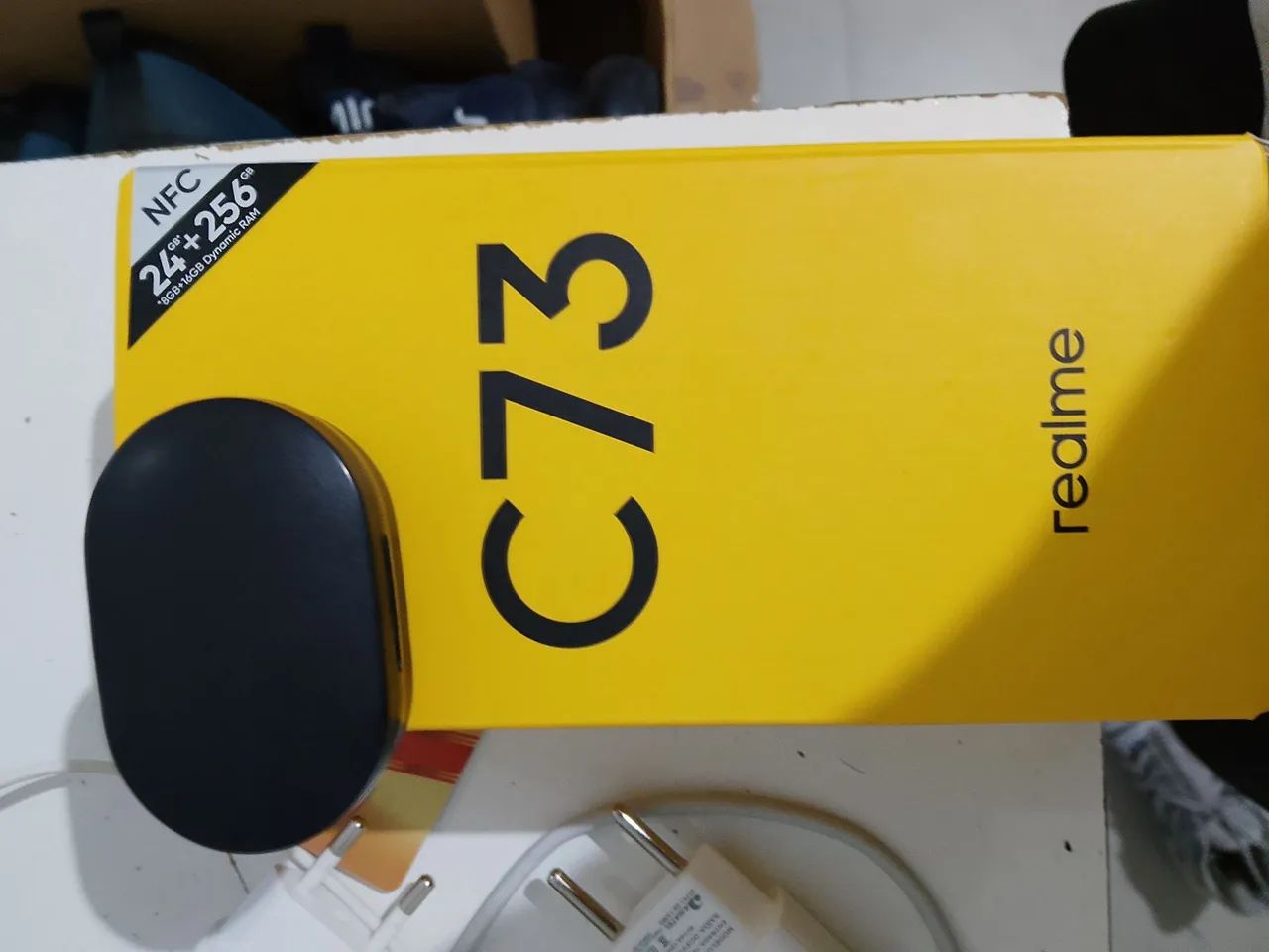 Vendo celular na caixa com película capinha carregador e fone