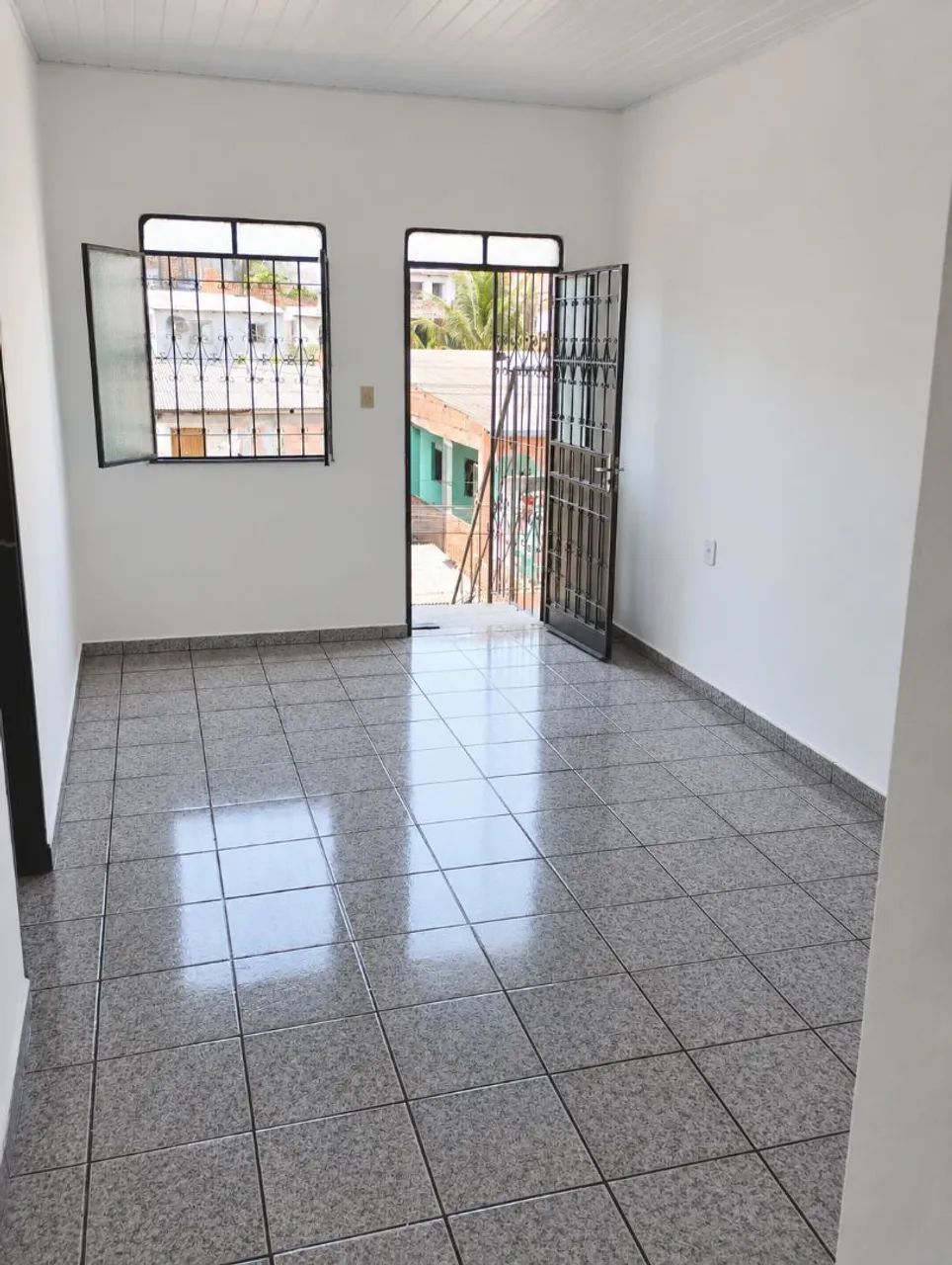 Aluga-se Apartamento na Alvorada - 2 Quartos + Garagem