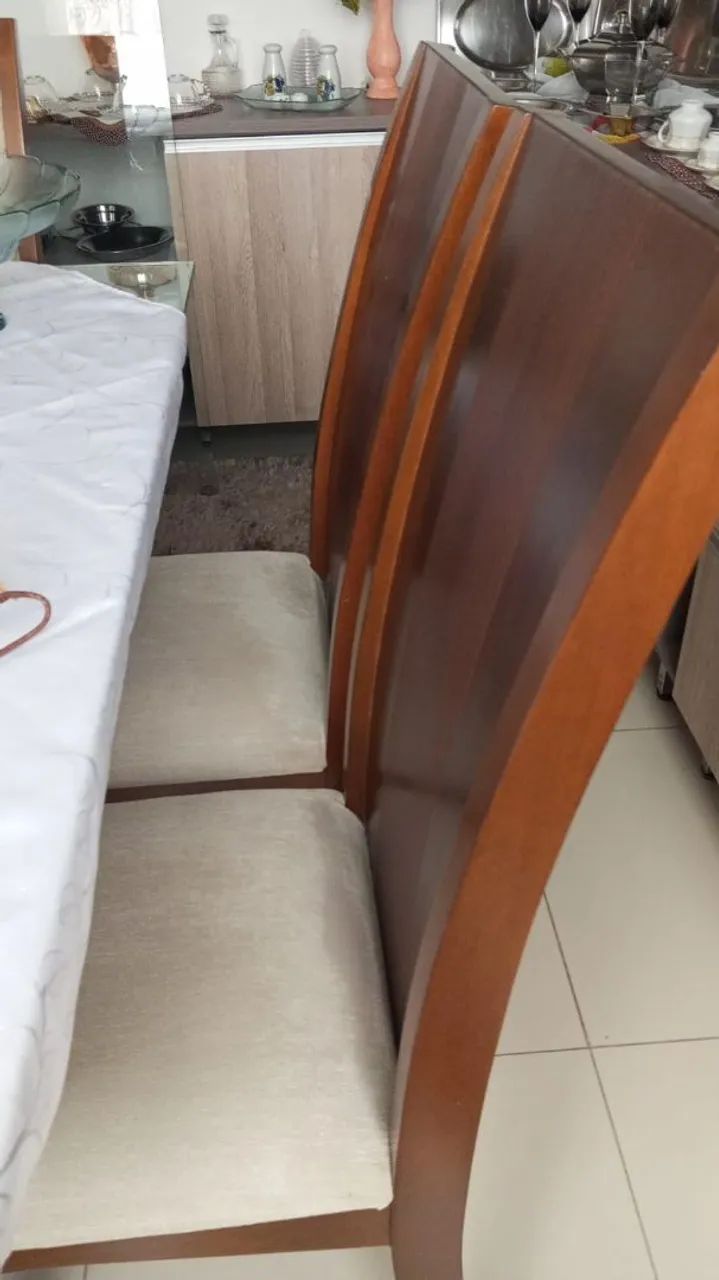 Mesa de jantar madeira e  vidro com 6 cadeiras - Foto 2