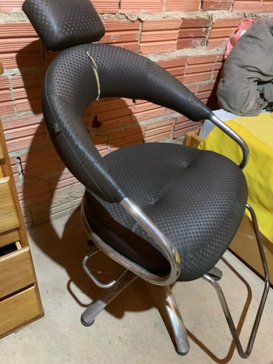 Vende-se Cadeira de barbeiro  - Foto 2