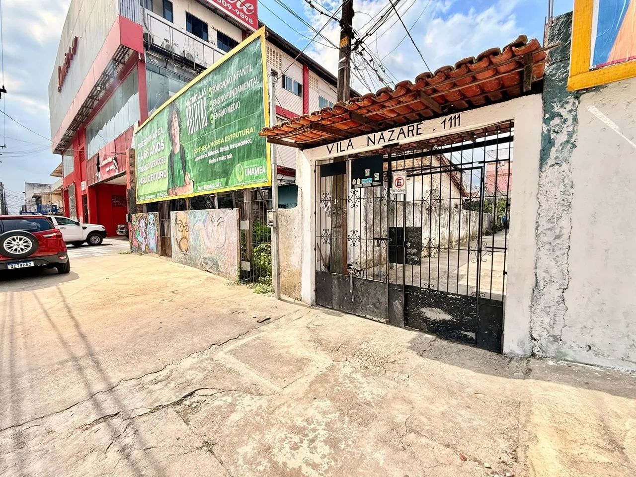 CASA EM VILA FECHADA 