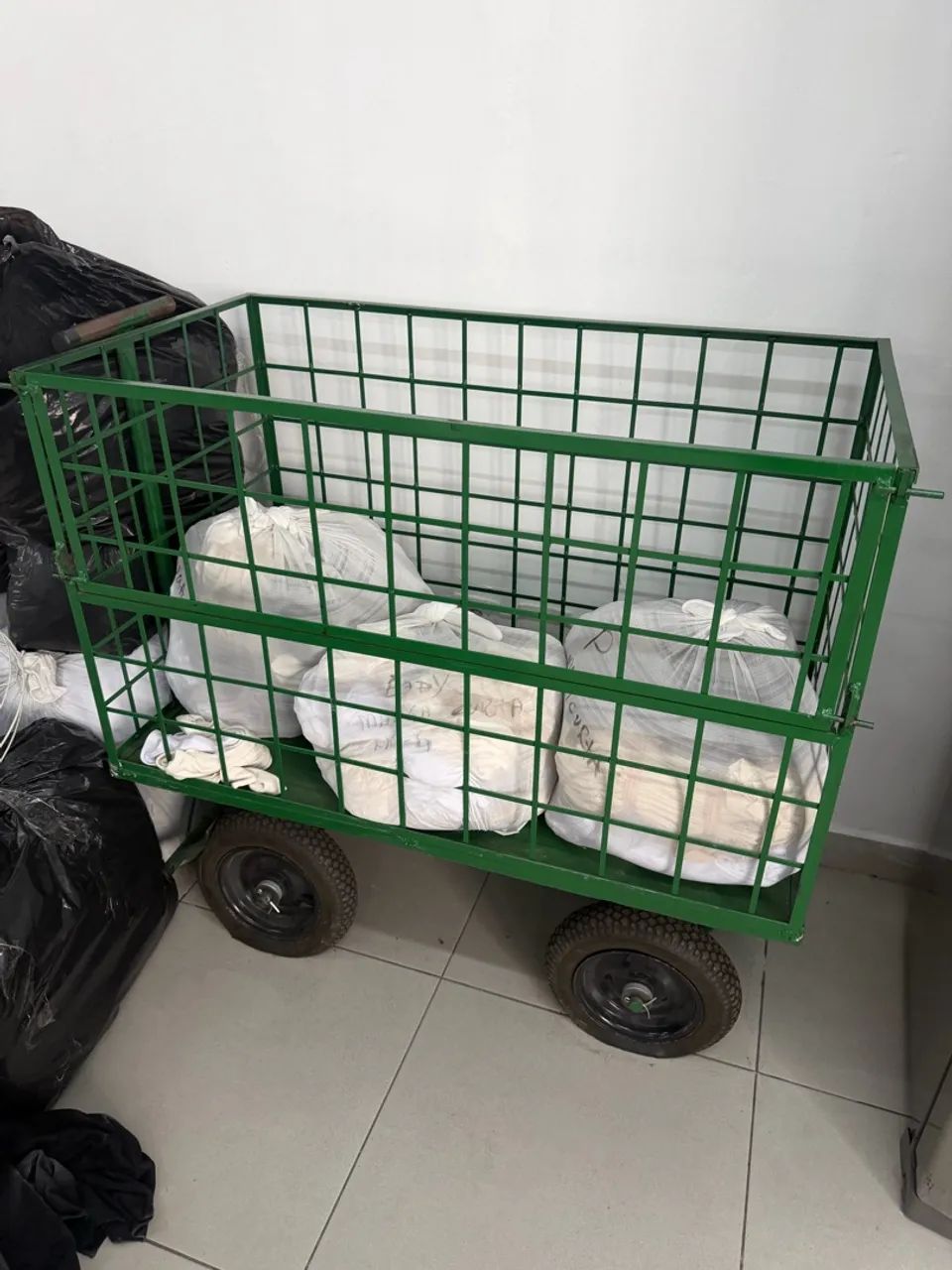 Carrinho plataforma fechada 