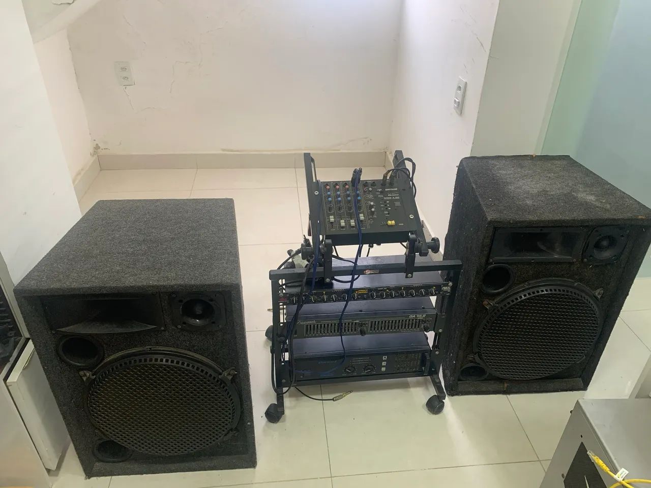 VENDO EQUIPAMENTO COMPLETO DE SOM R$2.000,00 - Foto 4