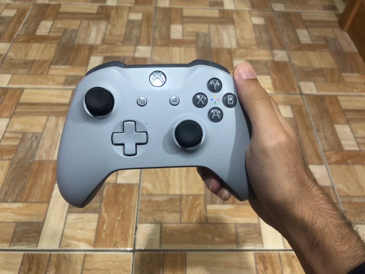 Xbox One S Branco 1TB Completo com 2 Controles e 5 Jogos. - Foto 5