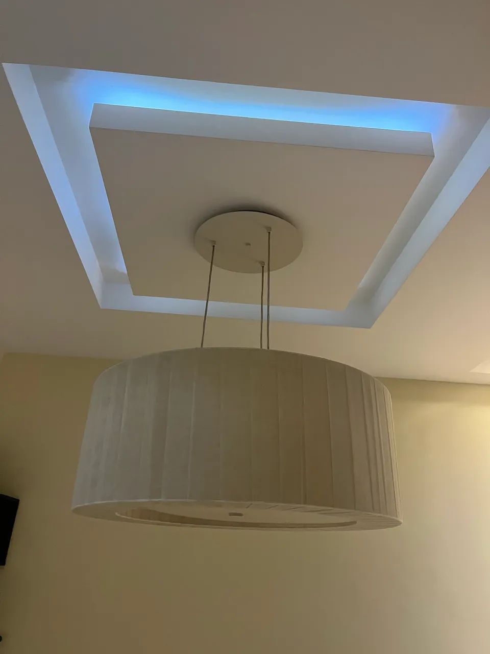 Lustre pendente grande com cúpula de tecido - Foto 4
