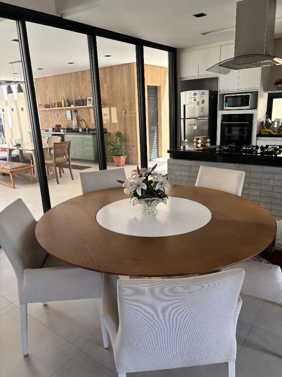 Mesa completa com 6 cadeiras