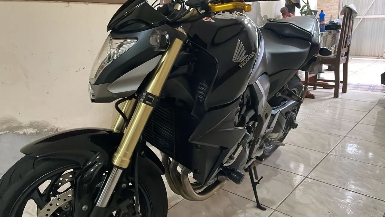 HONDA CB 1000R 18 MIL KM IPVA PAGO AC TROCA  - Foto 10