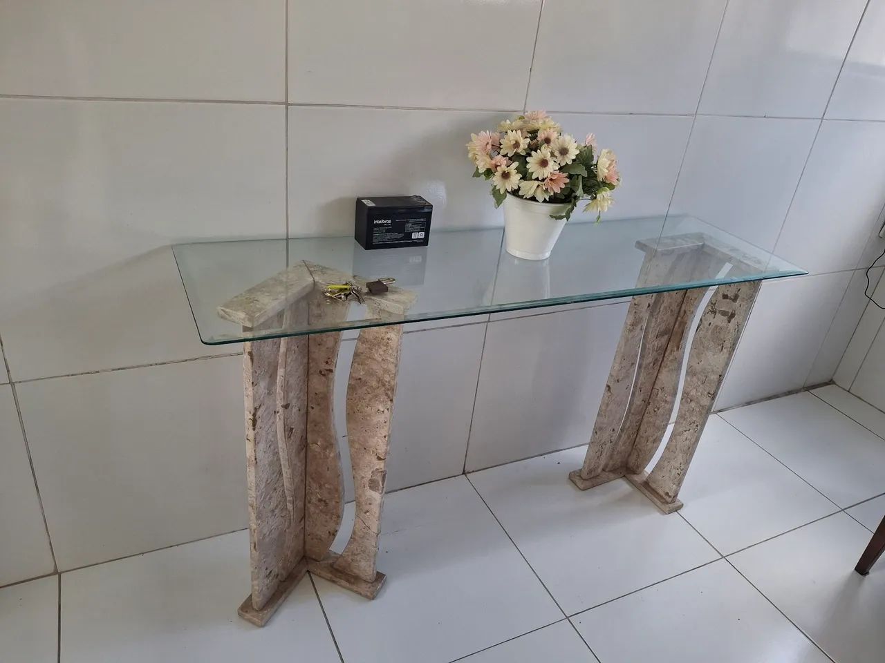 Aparador com Tampo de Vidro 