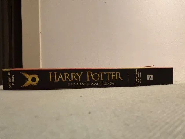 Livro Harry Potter e a Criança Amaldiçoada  - Foto 3