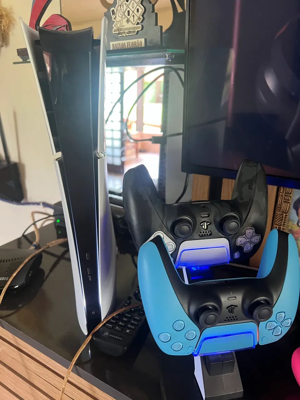 Vendo ps5 digital!! Vai com dois controles novos. E sete jogos também ! 2 meses de uso  - Foto 3