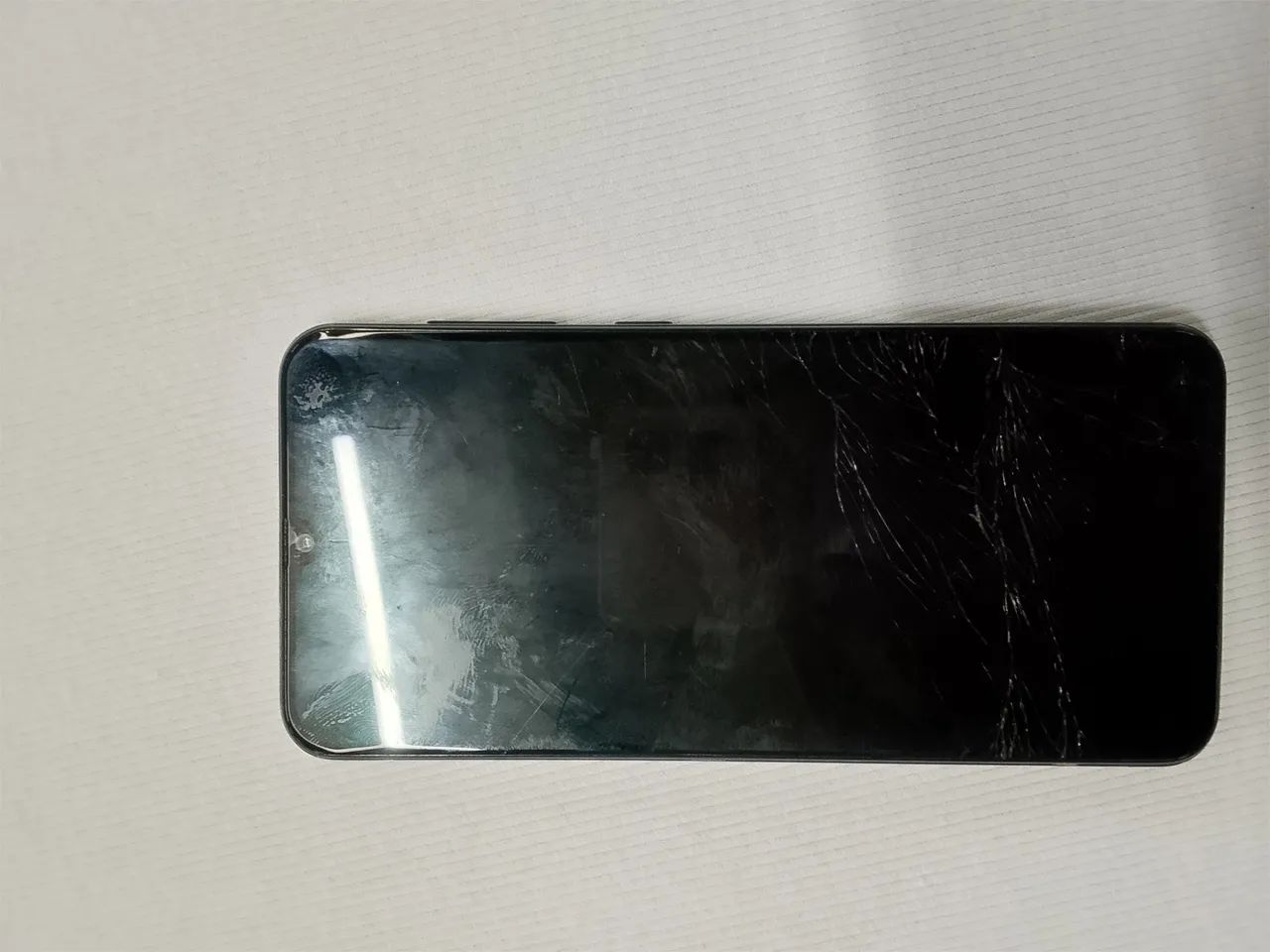 Vende-se celular A30 com a Tela quebrada  - Foto 3