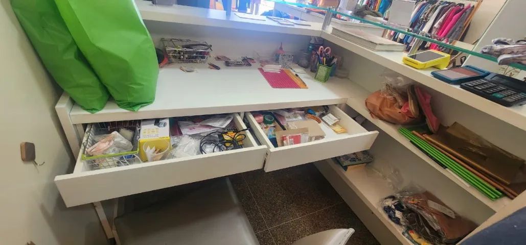 Balcão de loja com vidro e ilha de exposição - Foto 2