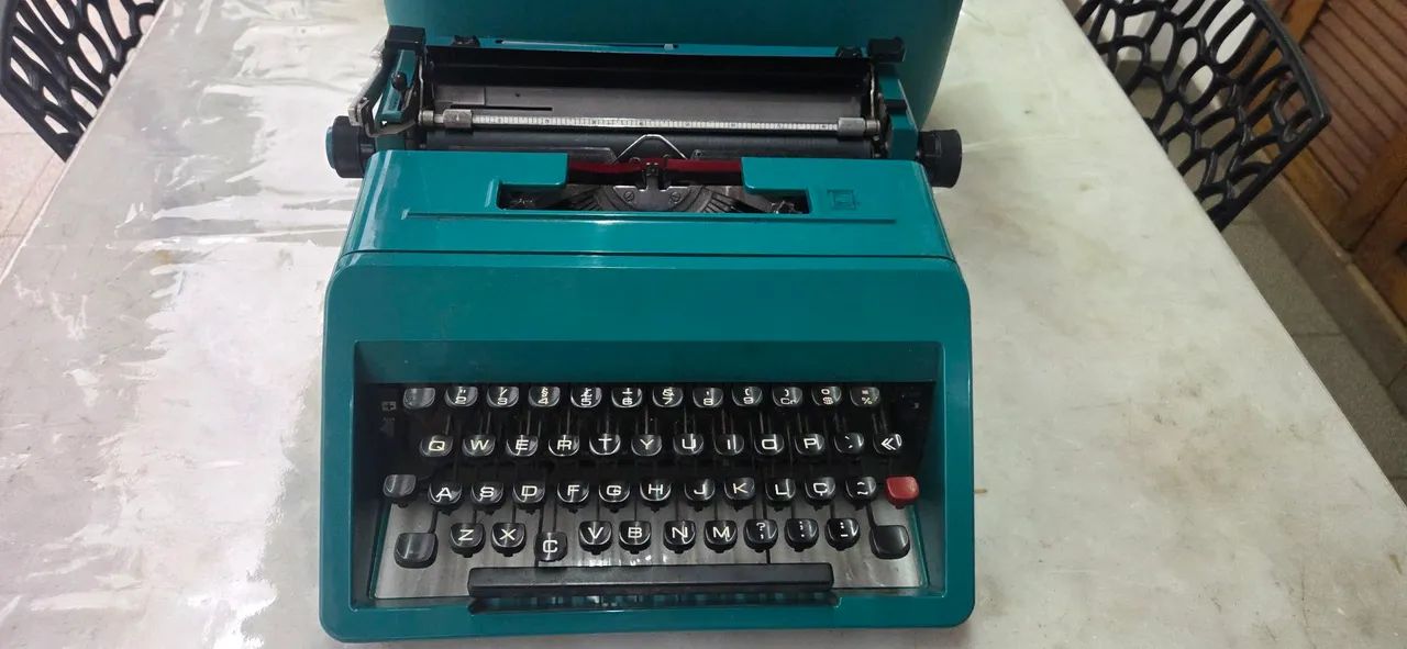 Máquina de escrever- Olivetti Studio 45 - Foto 2