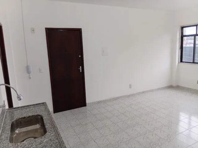 Excelente conjugado/kitnet para locação na Praça Seca