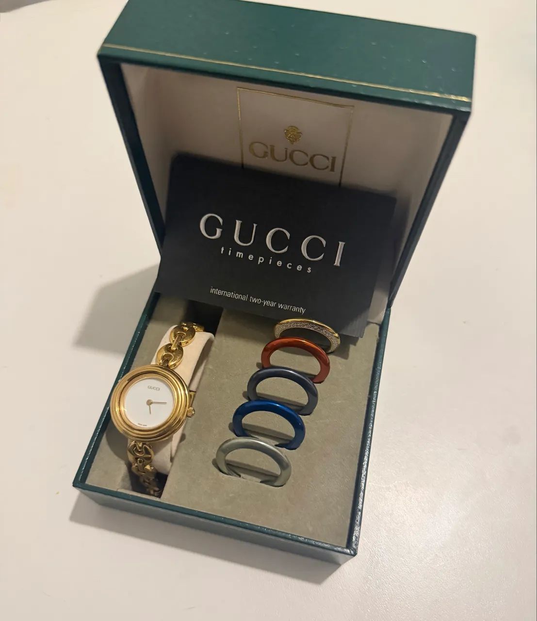 Relógio Gucci com biseis intercambiáveis - Acessórios - Centro