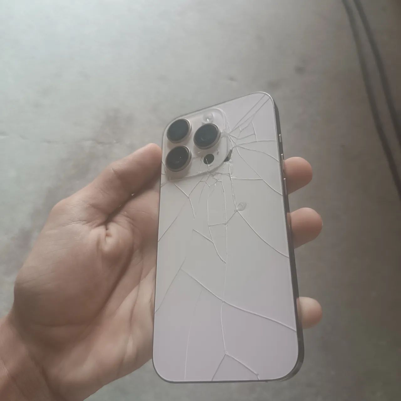 iPhone 16 pro  - Foto 3