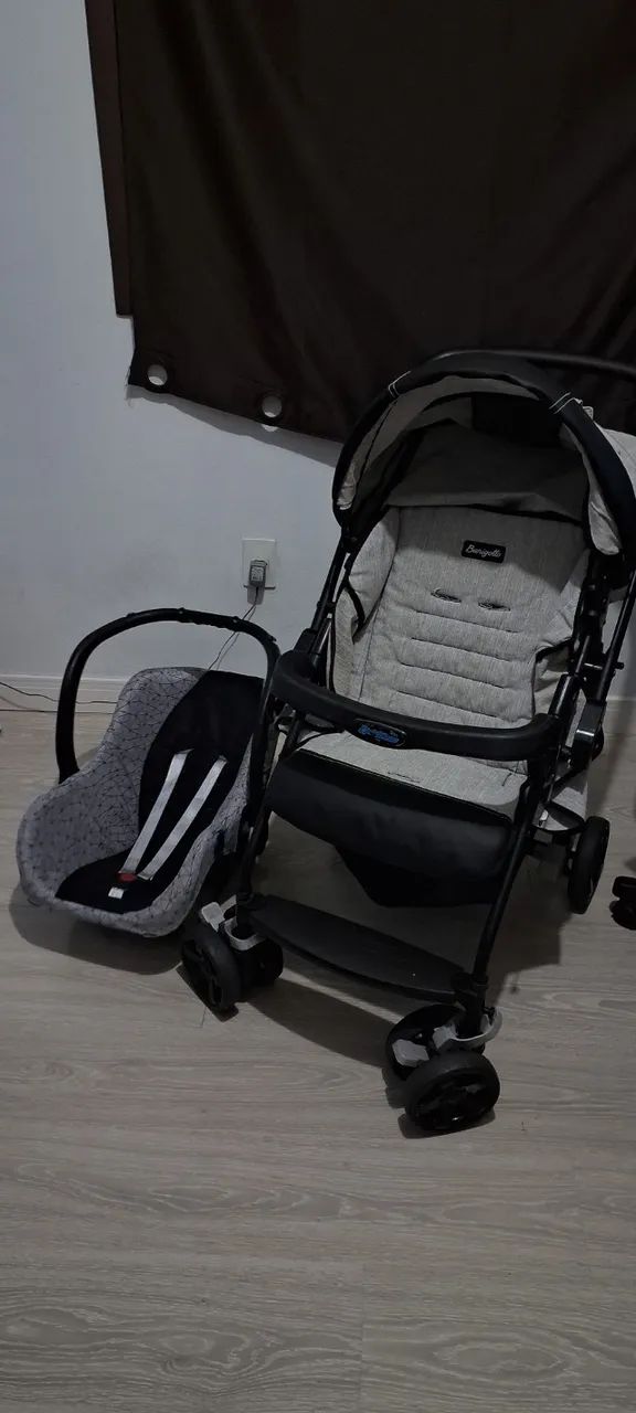 Carrinho com Bebê Conforto