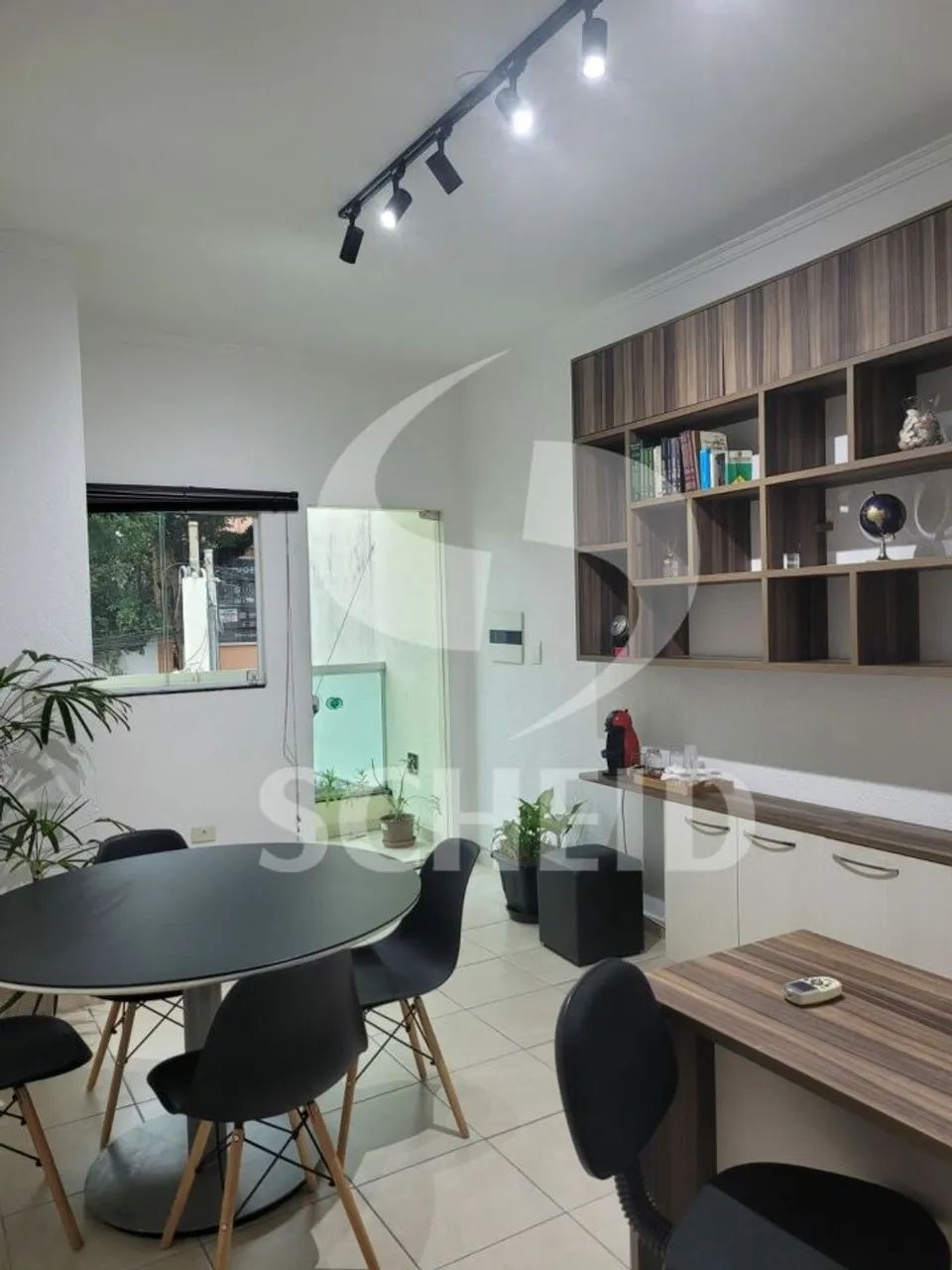 Sala comercial ,com varanda , 1 sala 1 banheiro. Otima localização