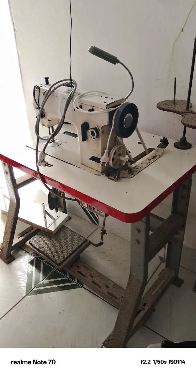 Máquina de costura reta industrial 
