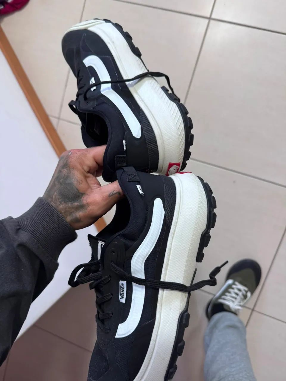Tênis Vans Crosspath MTE Black White
