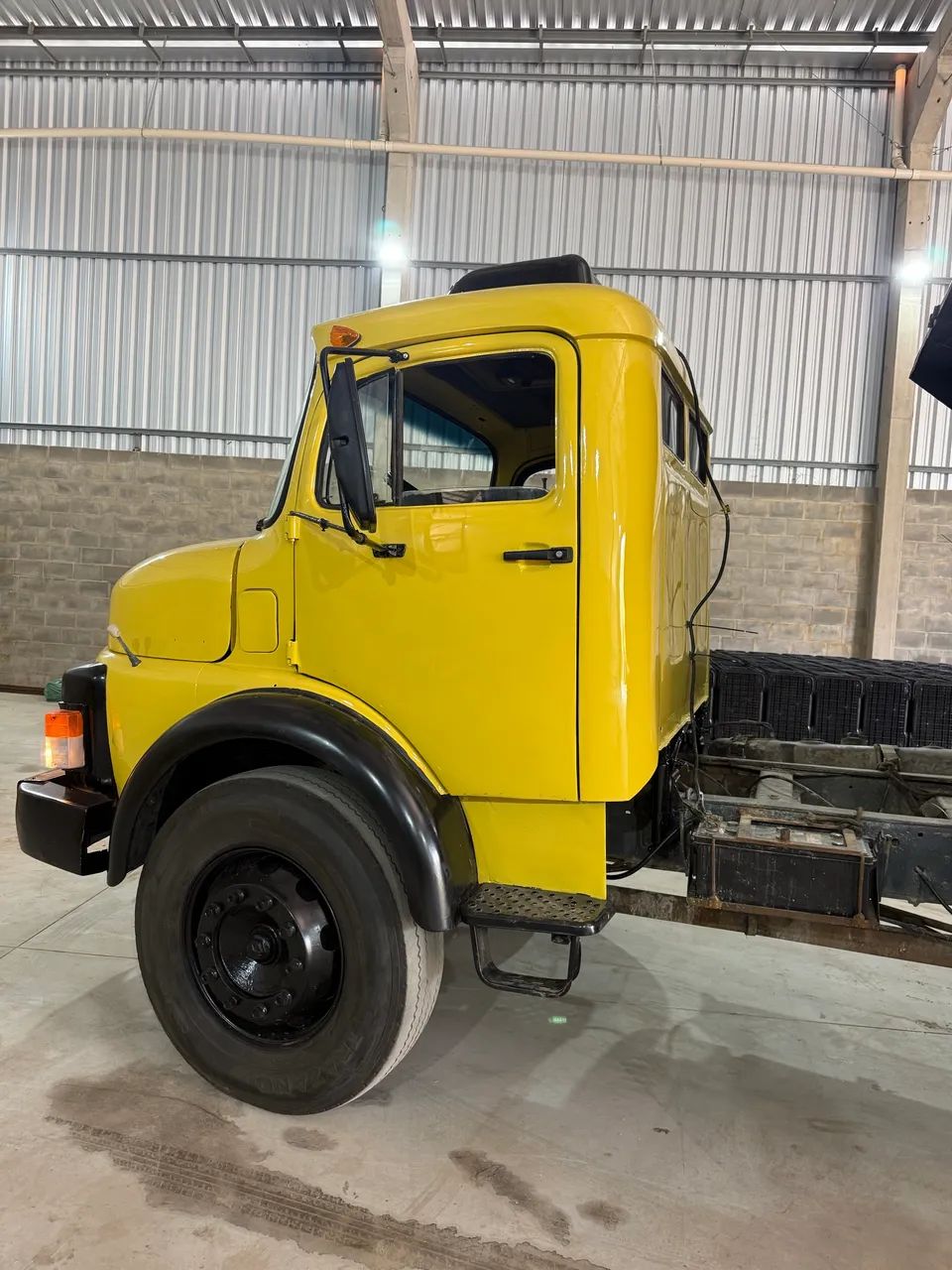 VENDO ou TROCO CAMINHÃO CAÇAMBA 1113 - Foto 2