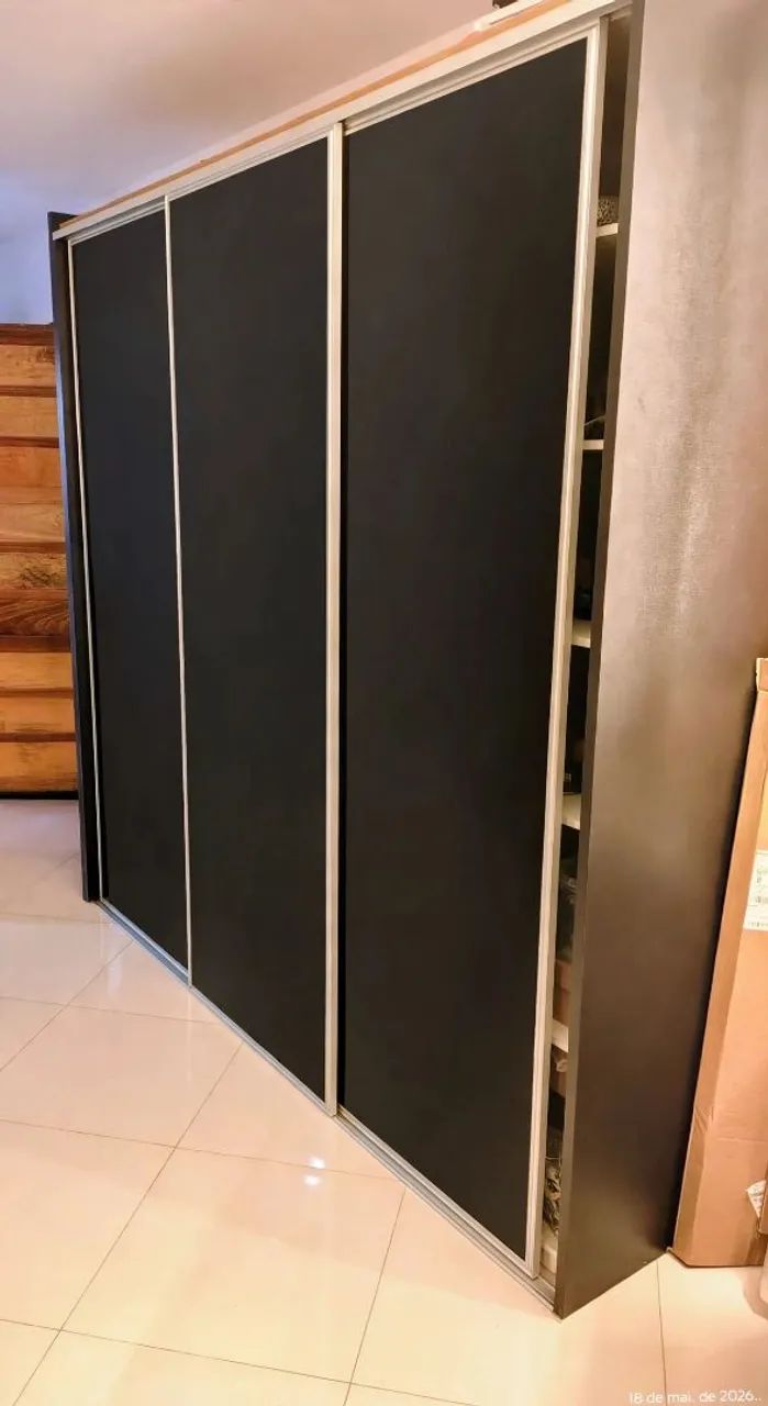 Guarda roupa ou cristaleira !!!