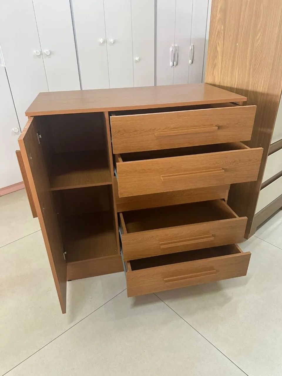 CÔMODA 5 GAVETAS E UMA PORTA NOVOS NA CAIXA  - Foto 2