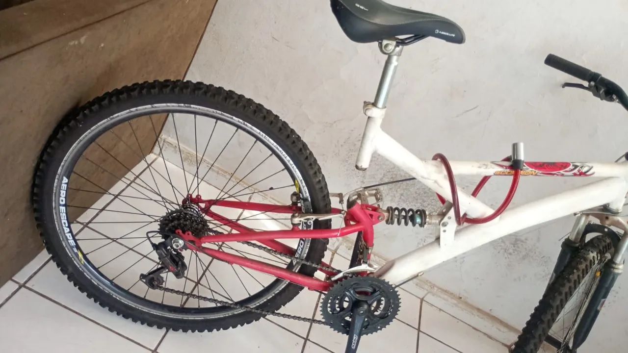Bicicleta semi nova 