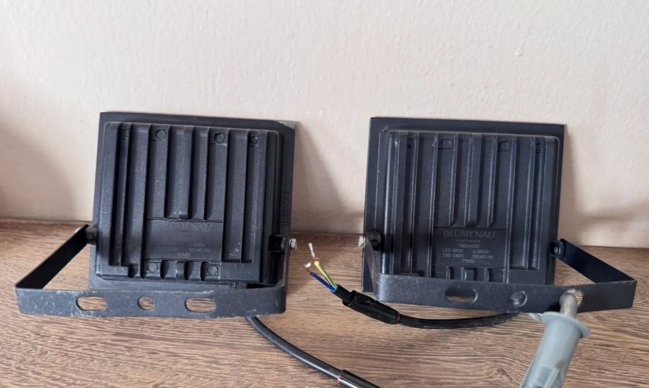 Refletor 50w - pouquíssimo uso - Foto 3
