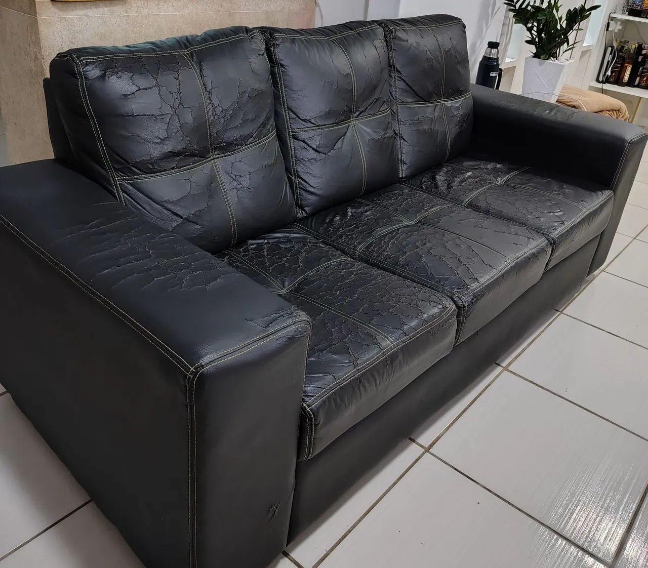 Sofá 3 lugares em corino