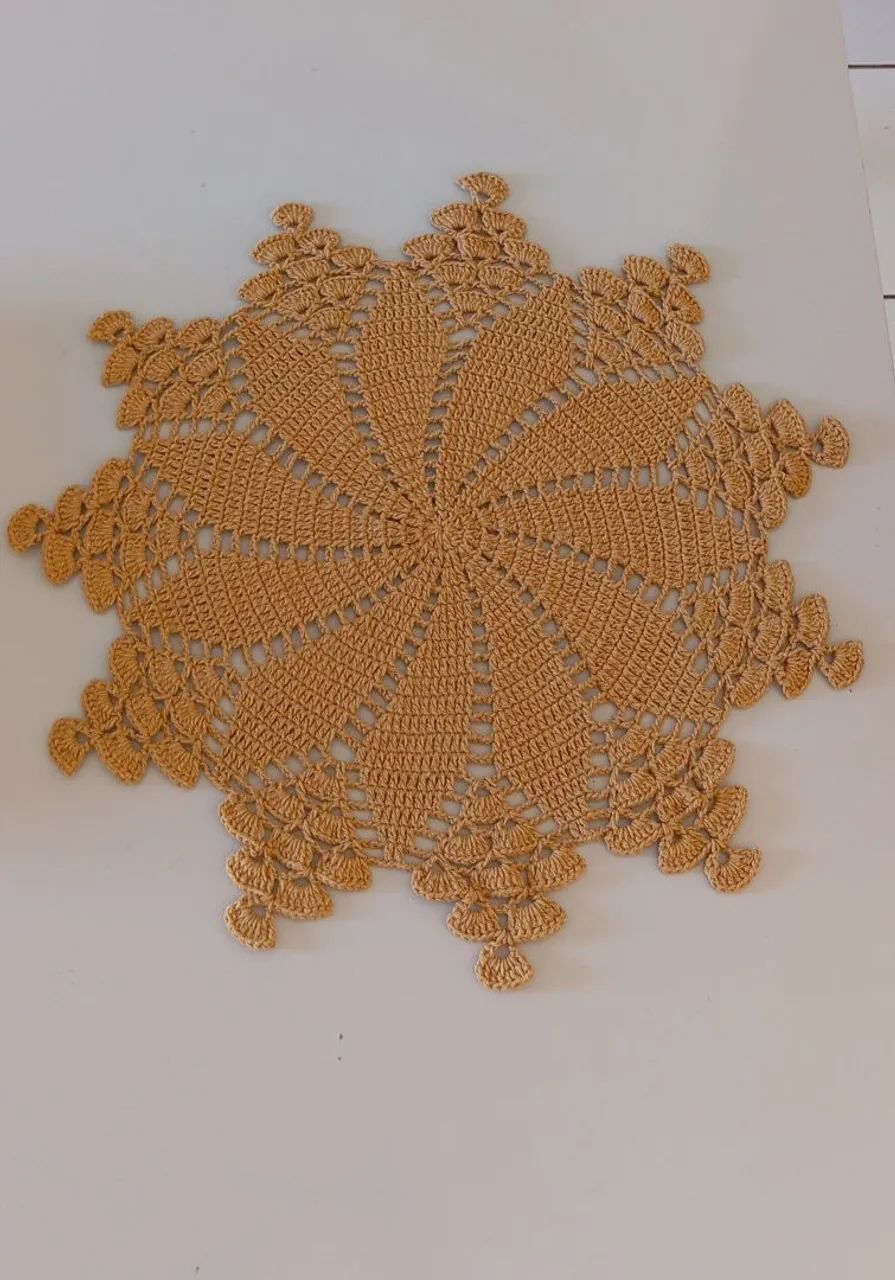 Centro de mesa em crochê (envio imediato)