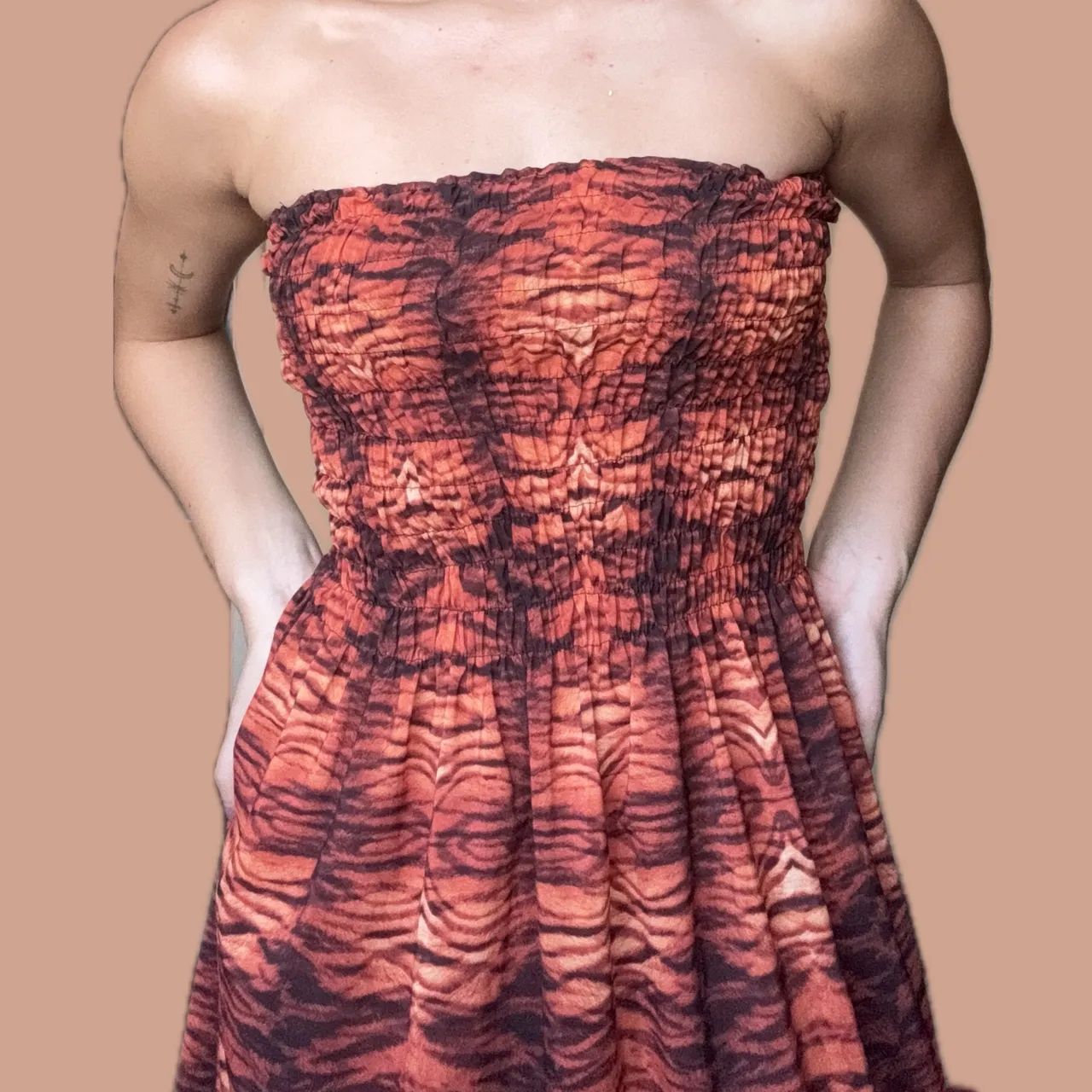 Vestido laranja longo estampado 