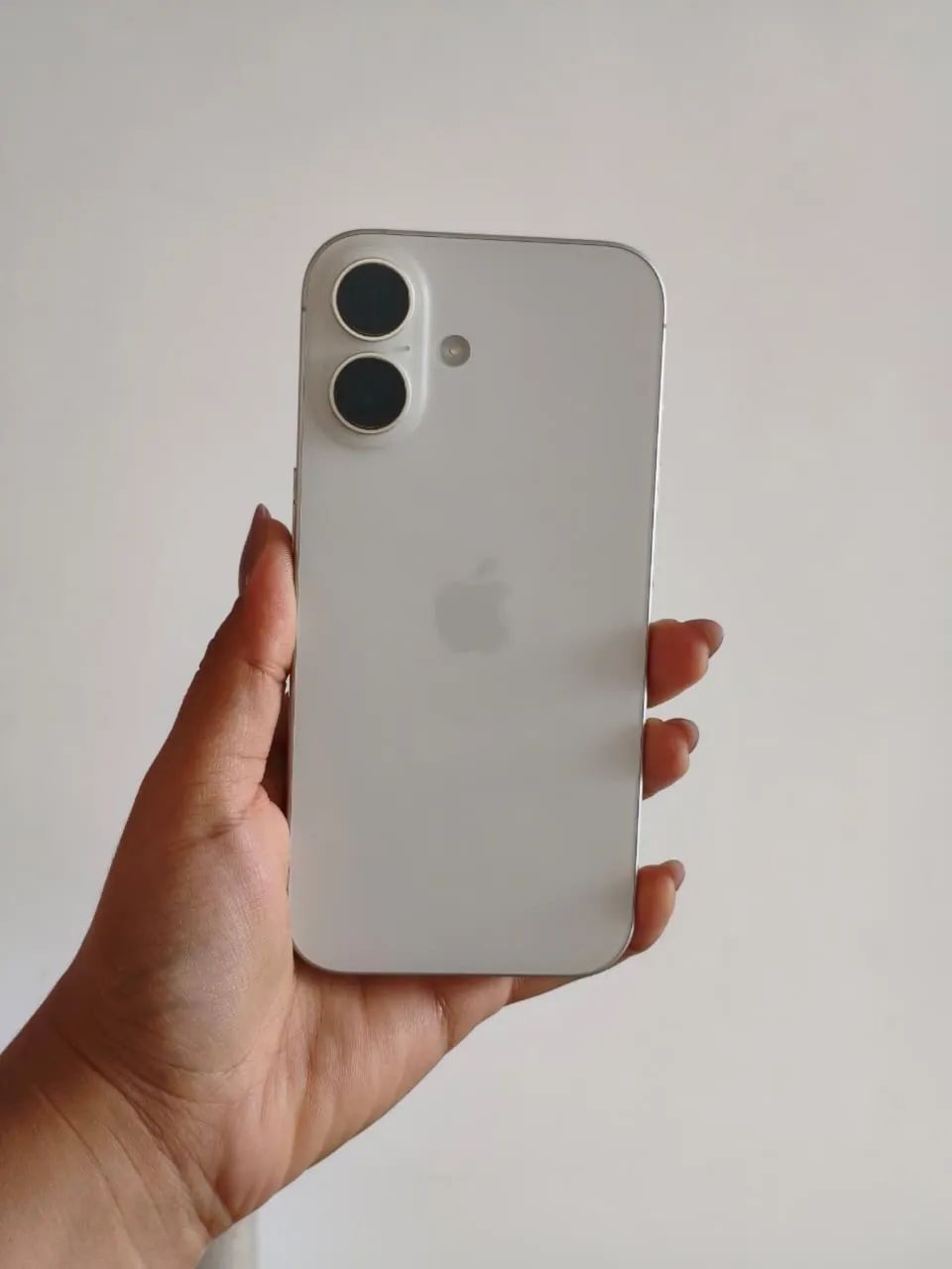 iPhone 16