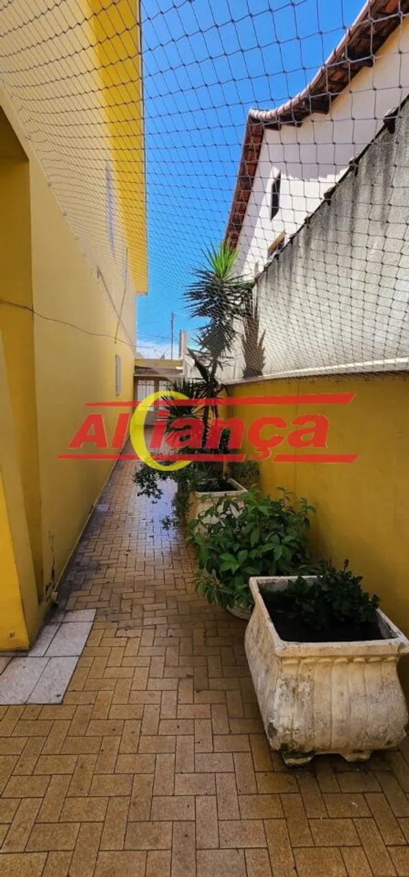 Sobrado para Venda com 3 Dormitórios e 2 Vagas - Ponte Grande