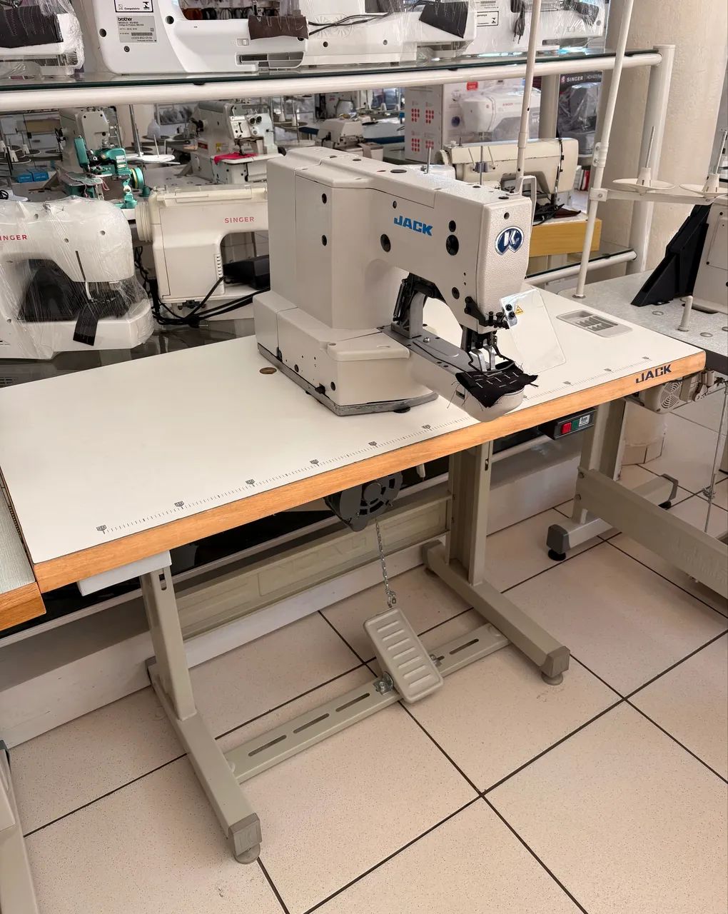 Máquina de costura Travete