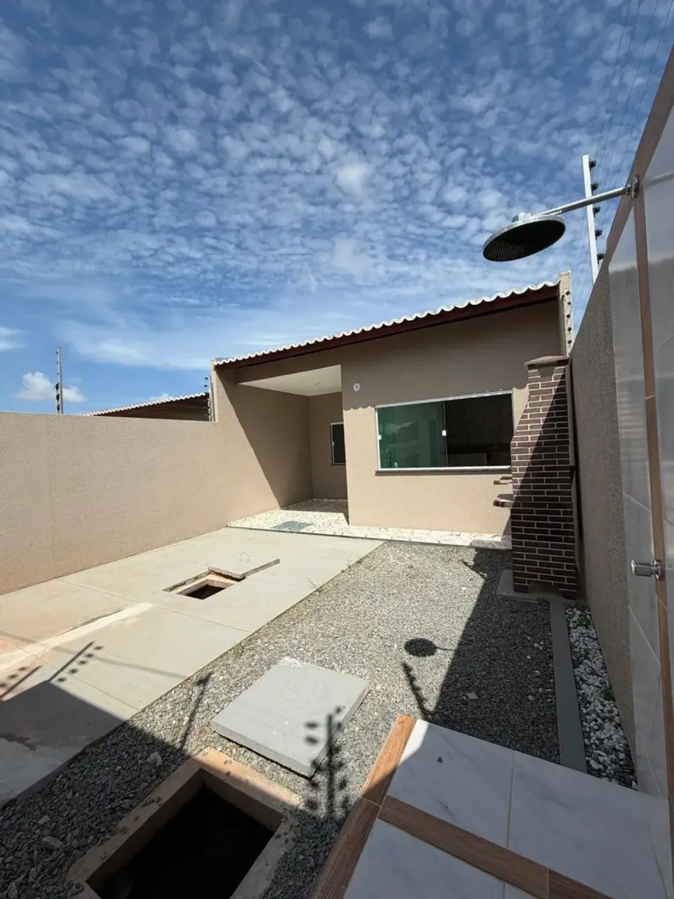 Casa com Quintal | 2 Quartos | V804