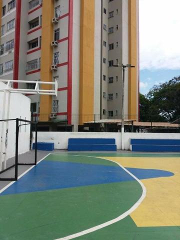 Parangaba !! Ótimo apartamento com 03 quartos no 7º andar com móveis projetados