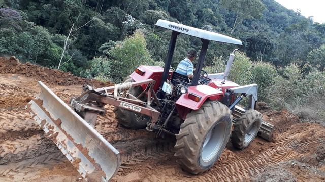 Trator 4x4 com lamina - Foto 14