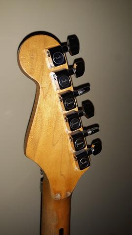 Squier Fat Strat Coreana com Floyd Rose II e captação Malagoli - Foto 4