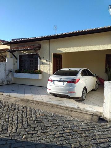 Vende-se Casa em Condomínio Fechado