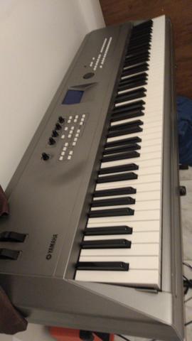 Teclado Yamaha MM8