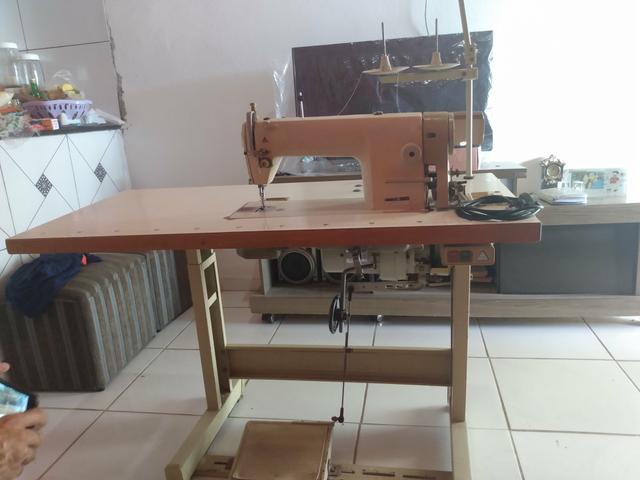 Máquina de costura industrial reta semi-nova