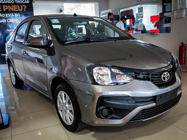 TOYOTA ETIOS SEDAN X PLUS 15 MT 19/20 - Foto 3