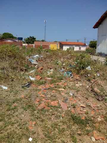 Terreno localizado em uma área comercial