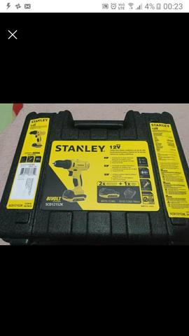 Parafusadeira e furadeira 12v com 2 baterias Stanley - Foto 4