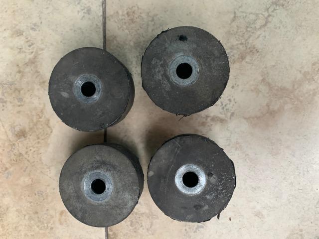 Suporte do radiador iveco 35s14 original cada 40 reais